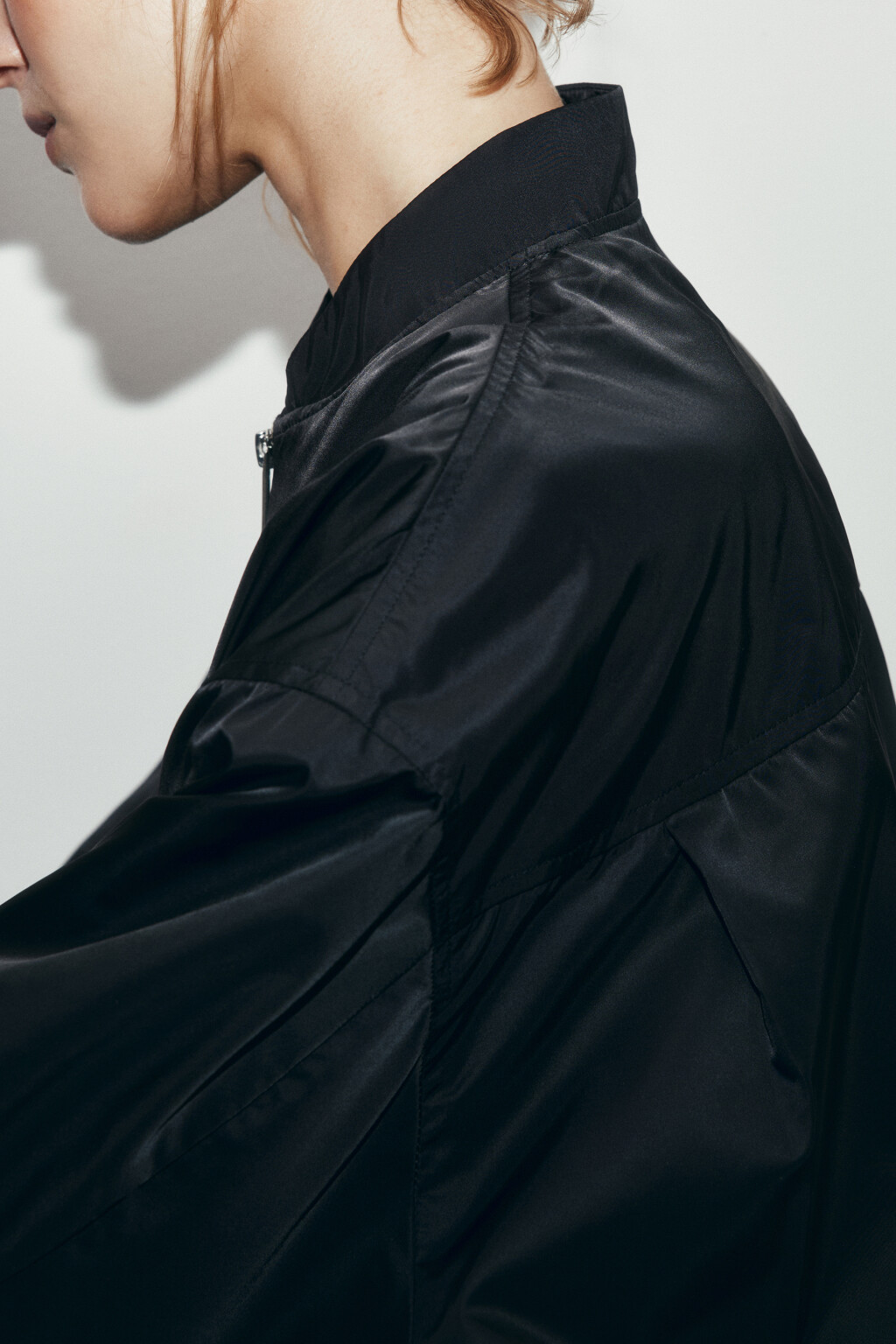 Куртка-бомбер атласная с воротником-стойкой - цвет черный - 6