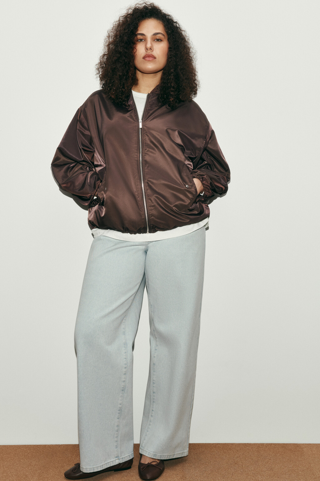 Куртка-бомбер атласная с воротником-стойкой - цвет коричневый - 1