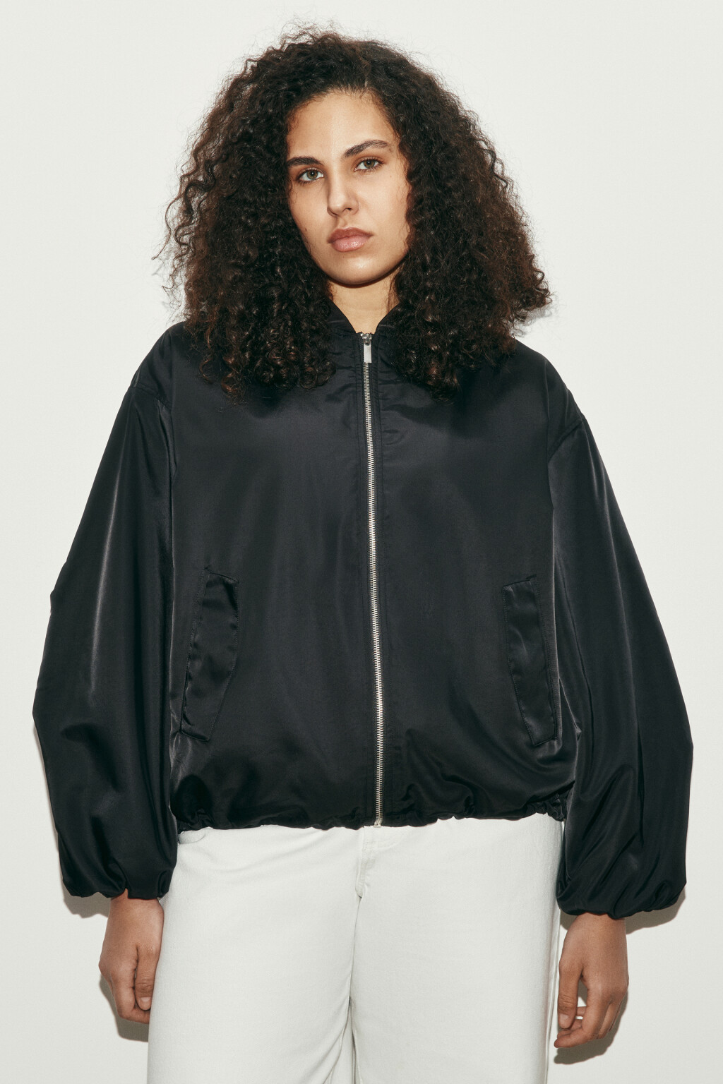 Куртка-бомбер атласная с воротником-стойкой - цвет черный - 3