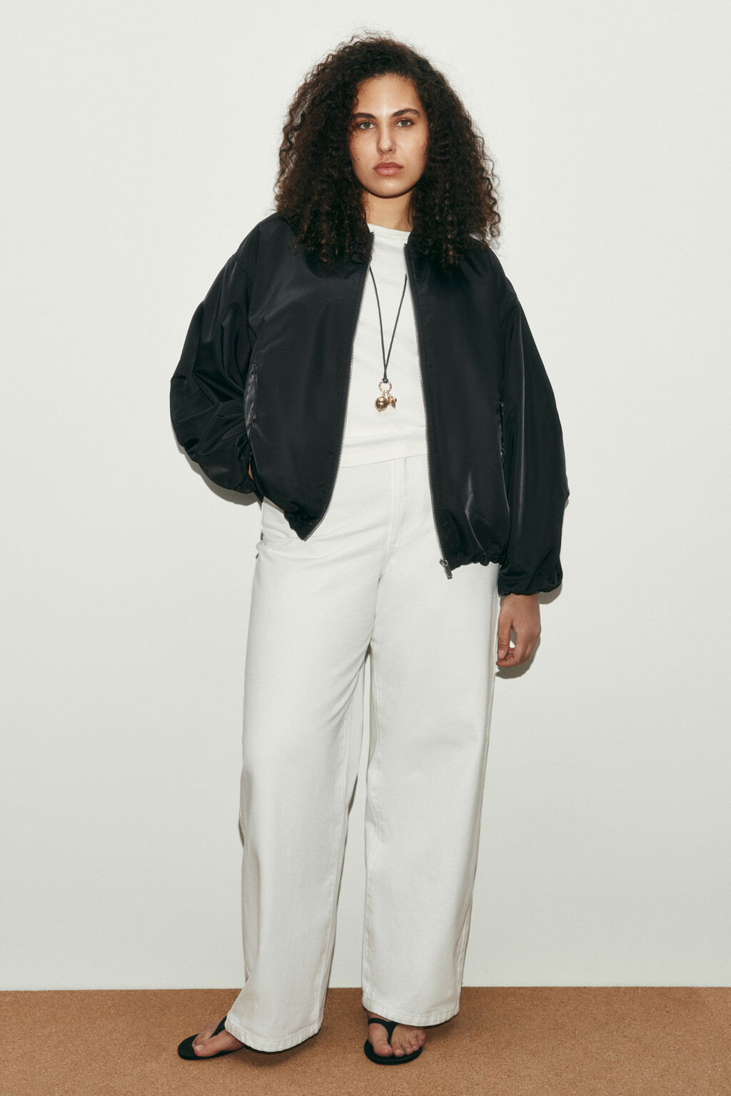 Куртка-бомбер атласная с воротником-стойкой - цвет черный - 5