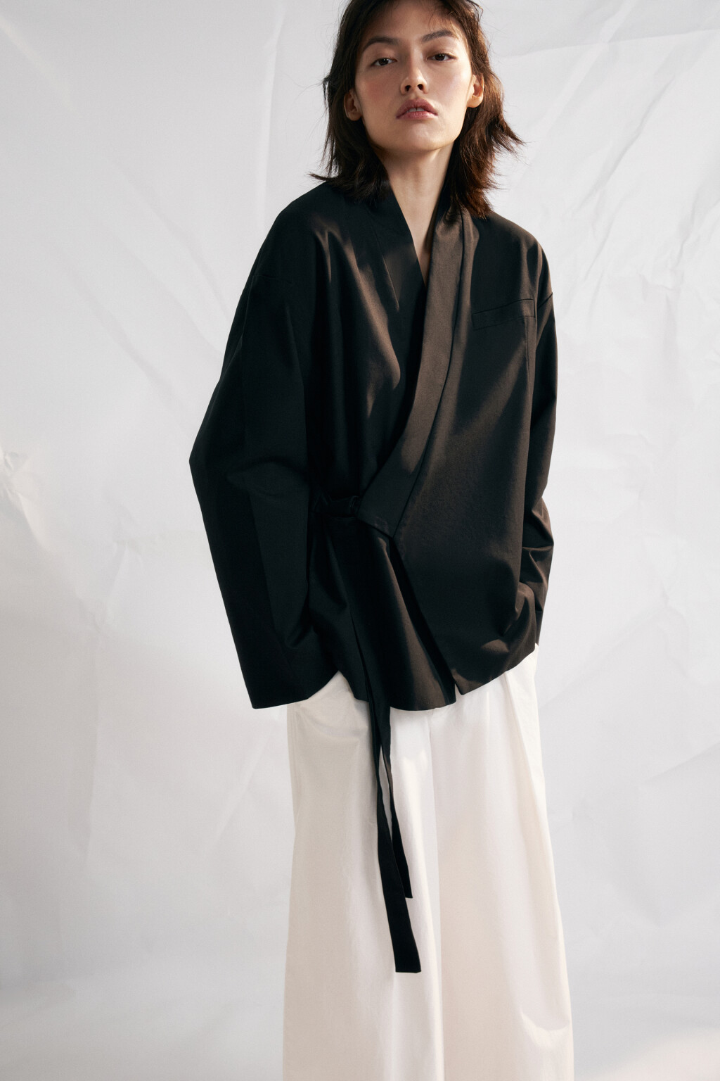 Куртка-кимоно на завязках хлопковая с лиоцеллом - цвет черный - 1