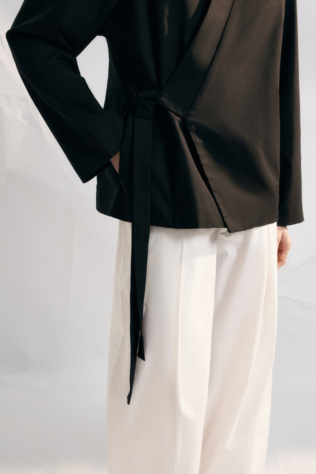 Куртка-кимоно на завязках хлопковая с лиоцеллом - цвет черный - 6