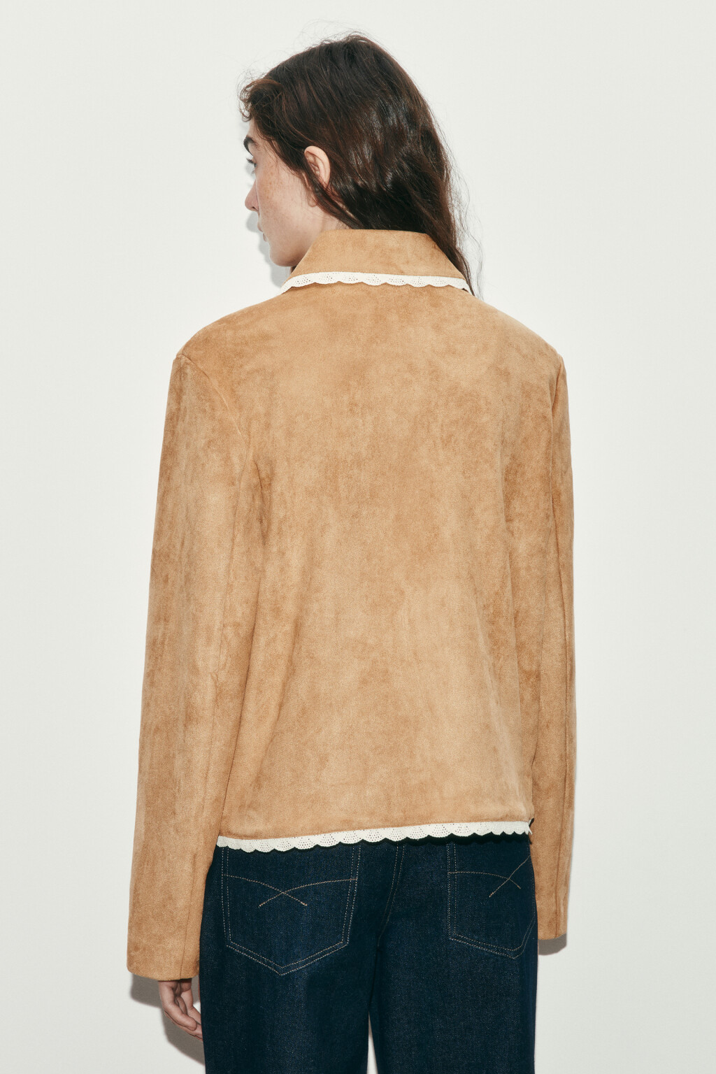 Куртка с замшевой фактурой и кружевной отделкой - цвет коричневый - 4