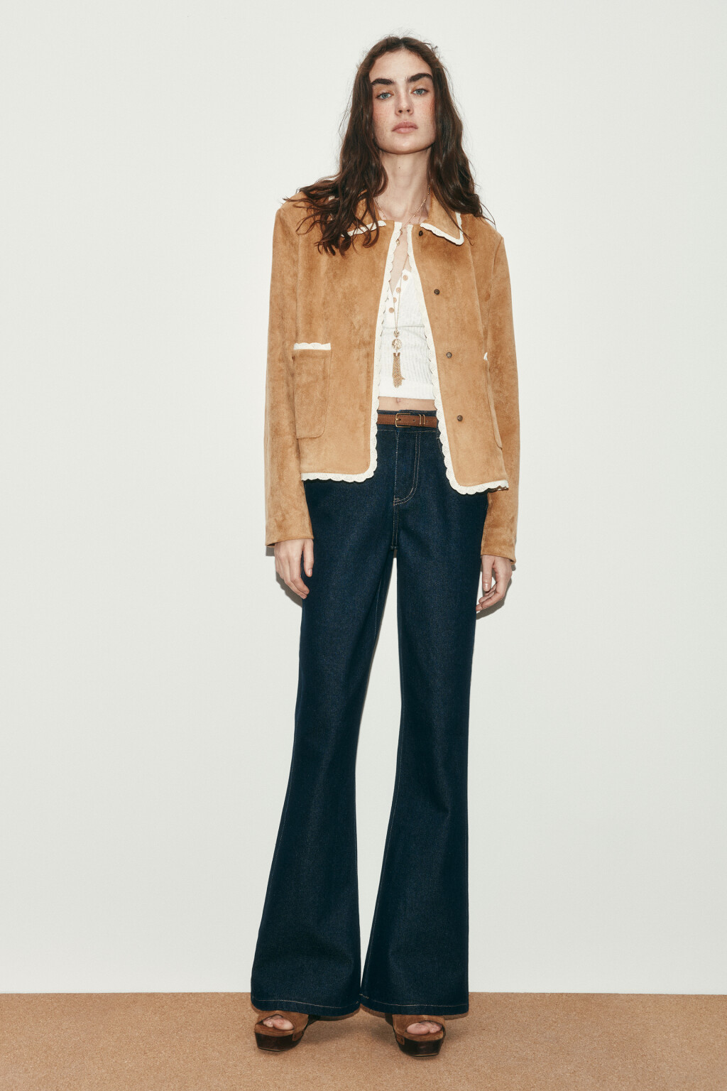 Куртка с замшевой фактурой и кружевной отделкой - цвет коричневый - 5