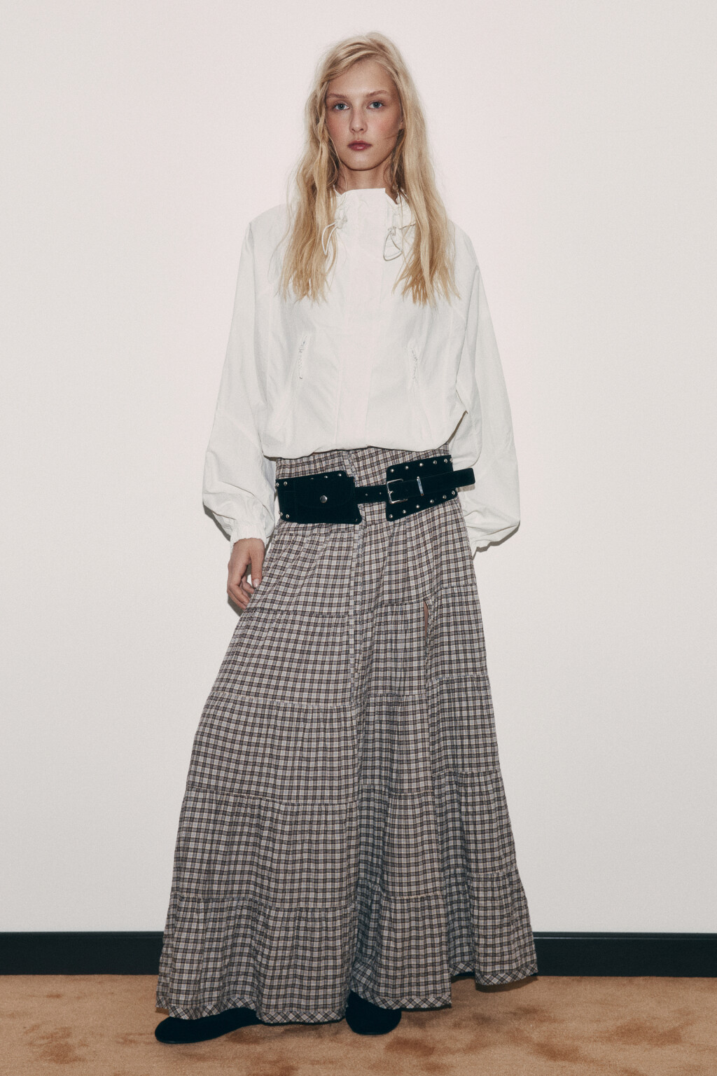 Куртка-ветровка укороченная с капюшоном - цвет белый - 5