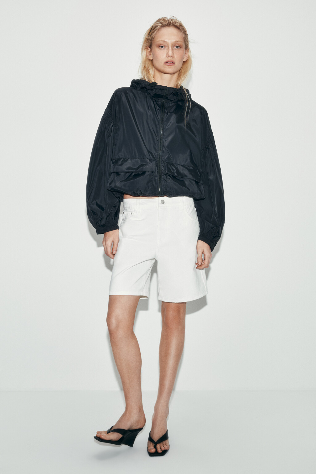 Куртка-ветровка с капюшоном - цвет черный - 4