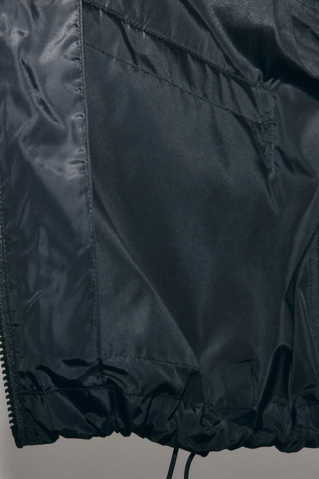 Куртка-ветровка с капюшоном - цвет черный - 7