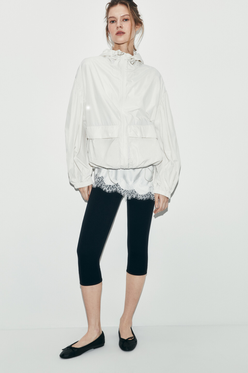 Куртка-ветровка с капюшоном - цвет молочный - 2