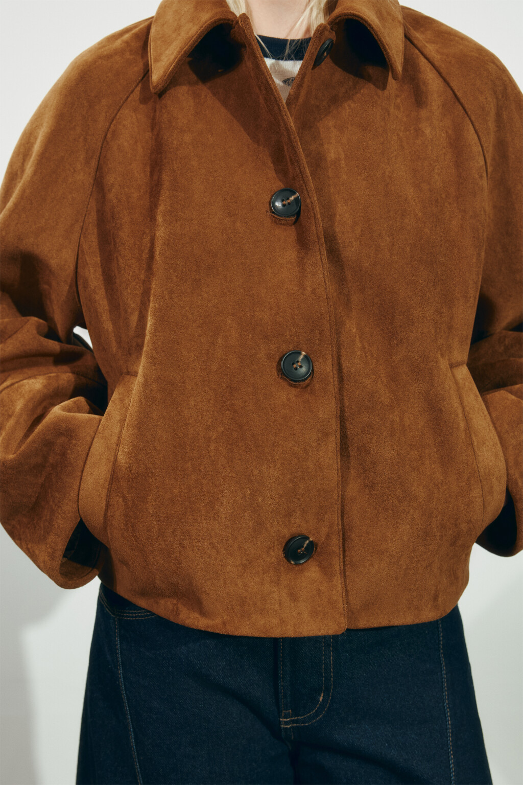 Куртка-рубашка с замшевой фактурой укороченная - цвет коричневый - 7