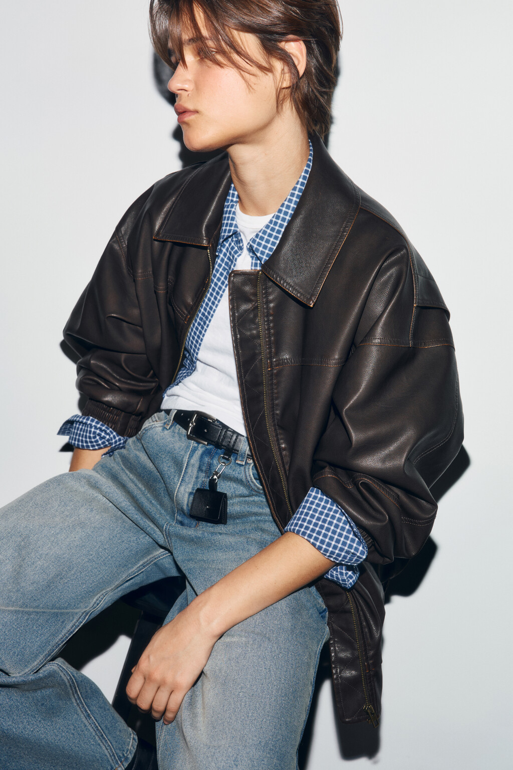 Куртка-бомбер с кожаной фактурой без капюшона - цвет коричневый - 2