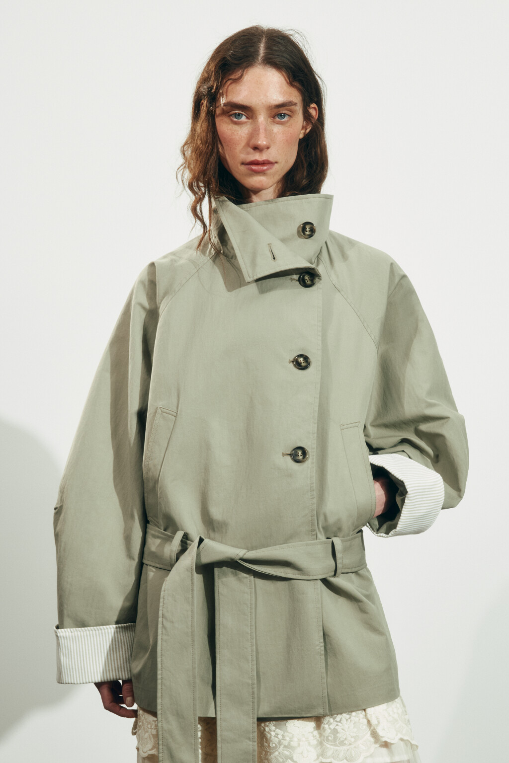 Плащ-тренчкот без капюшона с подворотами - цвет зеленый - 4