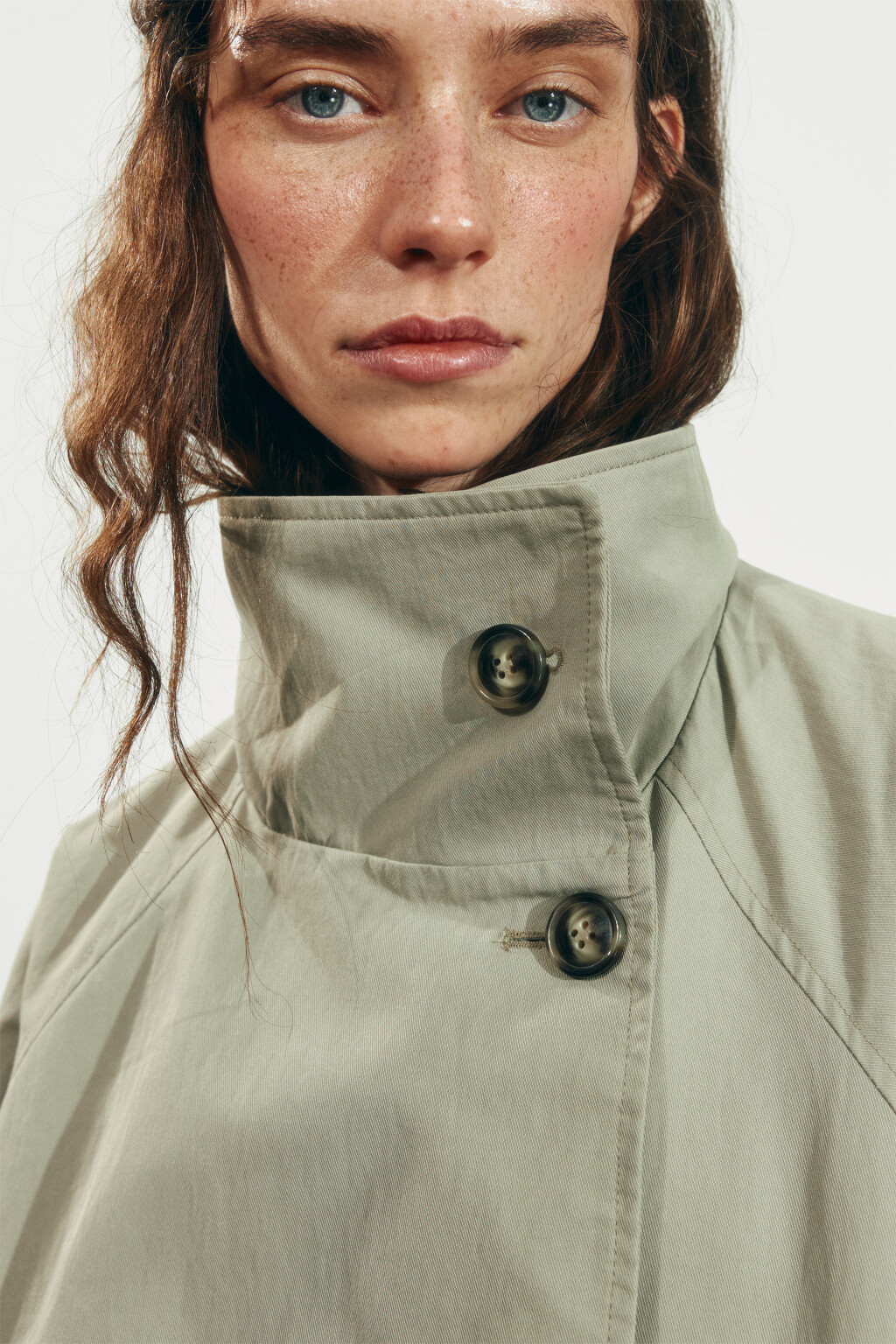 Плащ-тренчкот без капюшона с подворотами - цвет зеленый - 9
