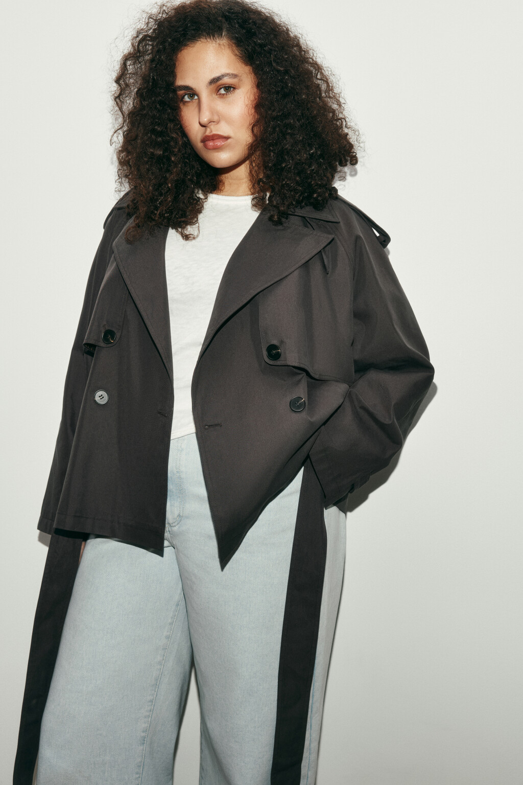 Плащ-тренчкот укороченный с пелериной - цвет коричневый - 1