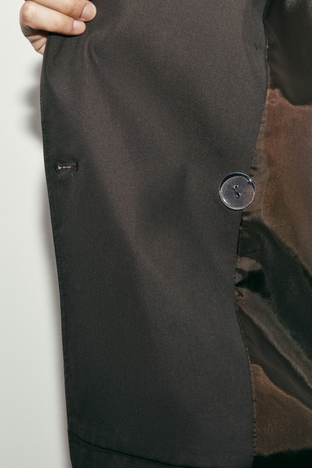 Плащ-тренчкот укороченный с пелериной - цвет коричневый - 8