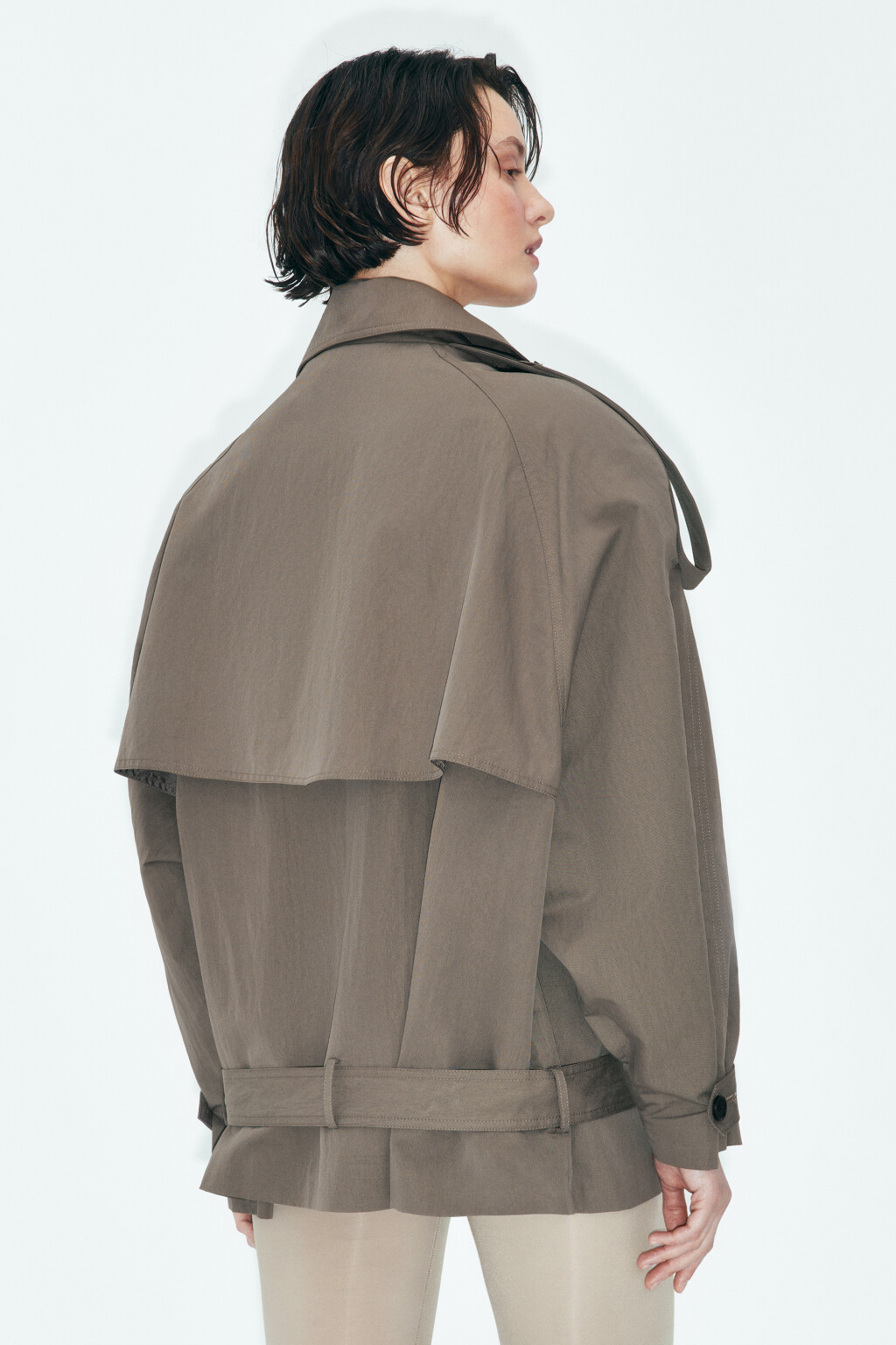 Плащ-тренчкот укороченный с отложным воротником - цвет бежевый - 6