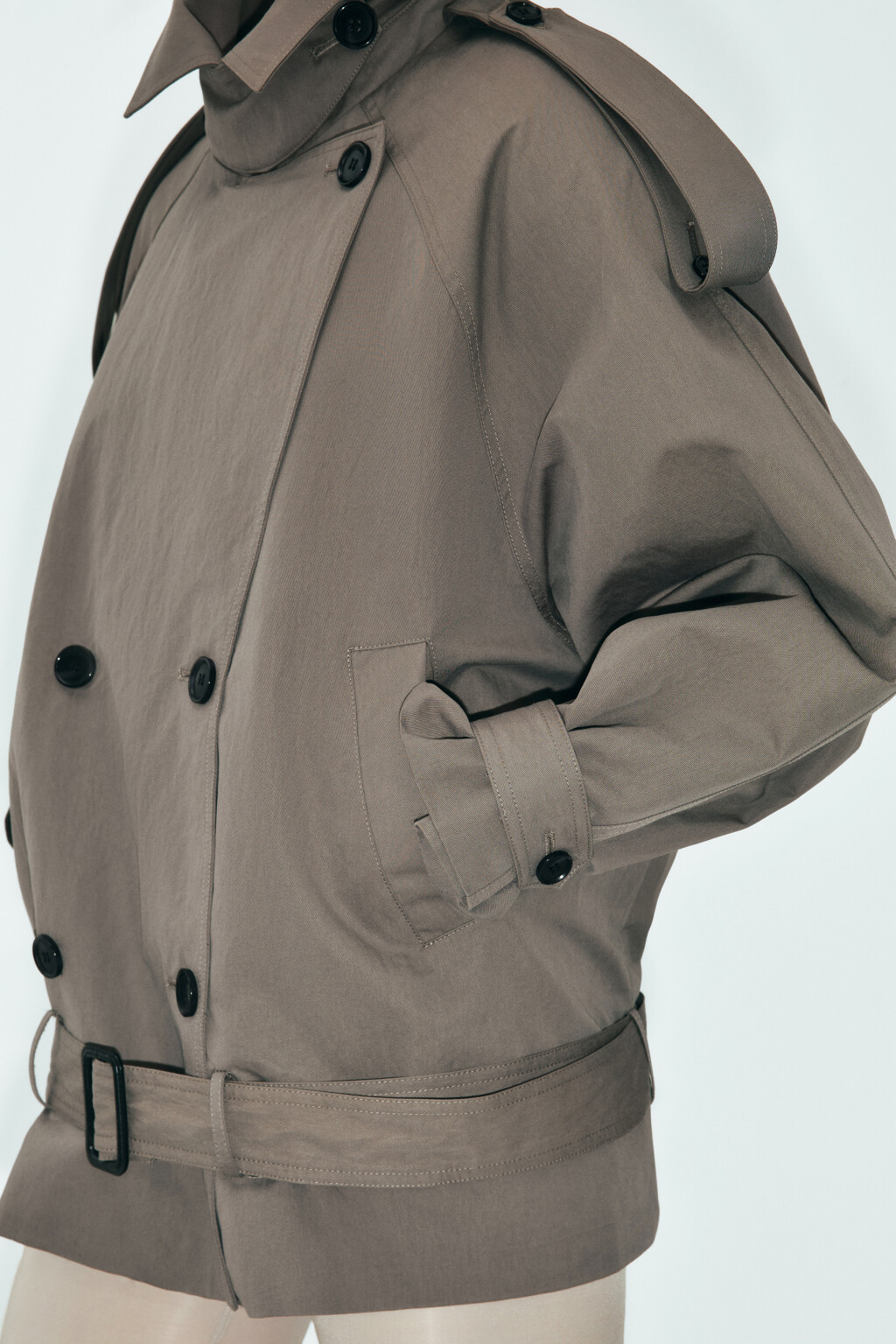 Плащ-тренчкот укороченный с отложным воротником - цвет бежевый - 8
