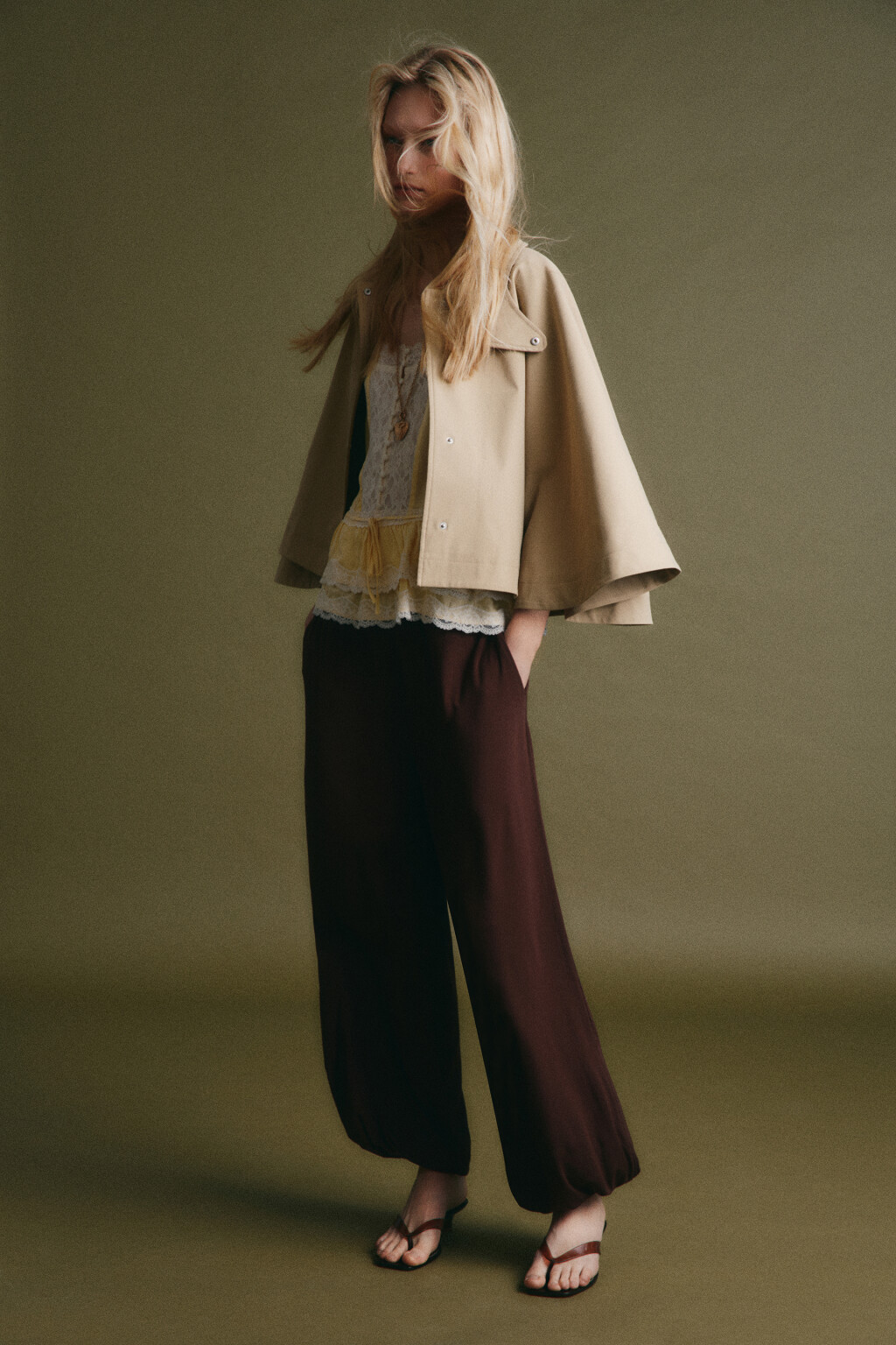 Кейп укороченный с отложным воротником - цвет бежевый - 1