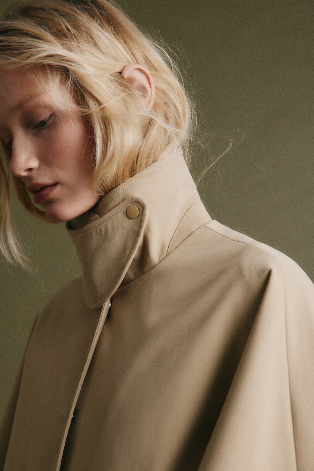 Кейп укороченный с отложным воротником - цвет бежевый - 6