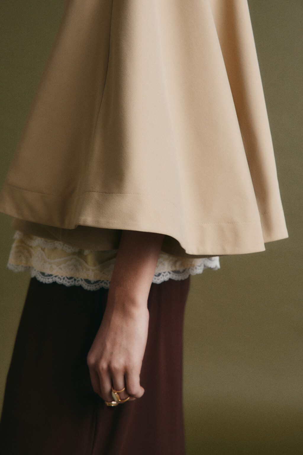 Кейп укороченный с отложным воротником - цвет бежевый - 7