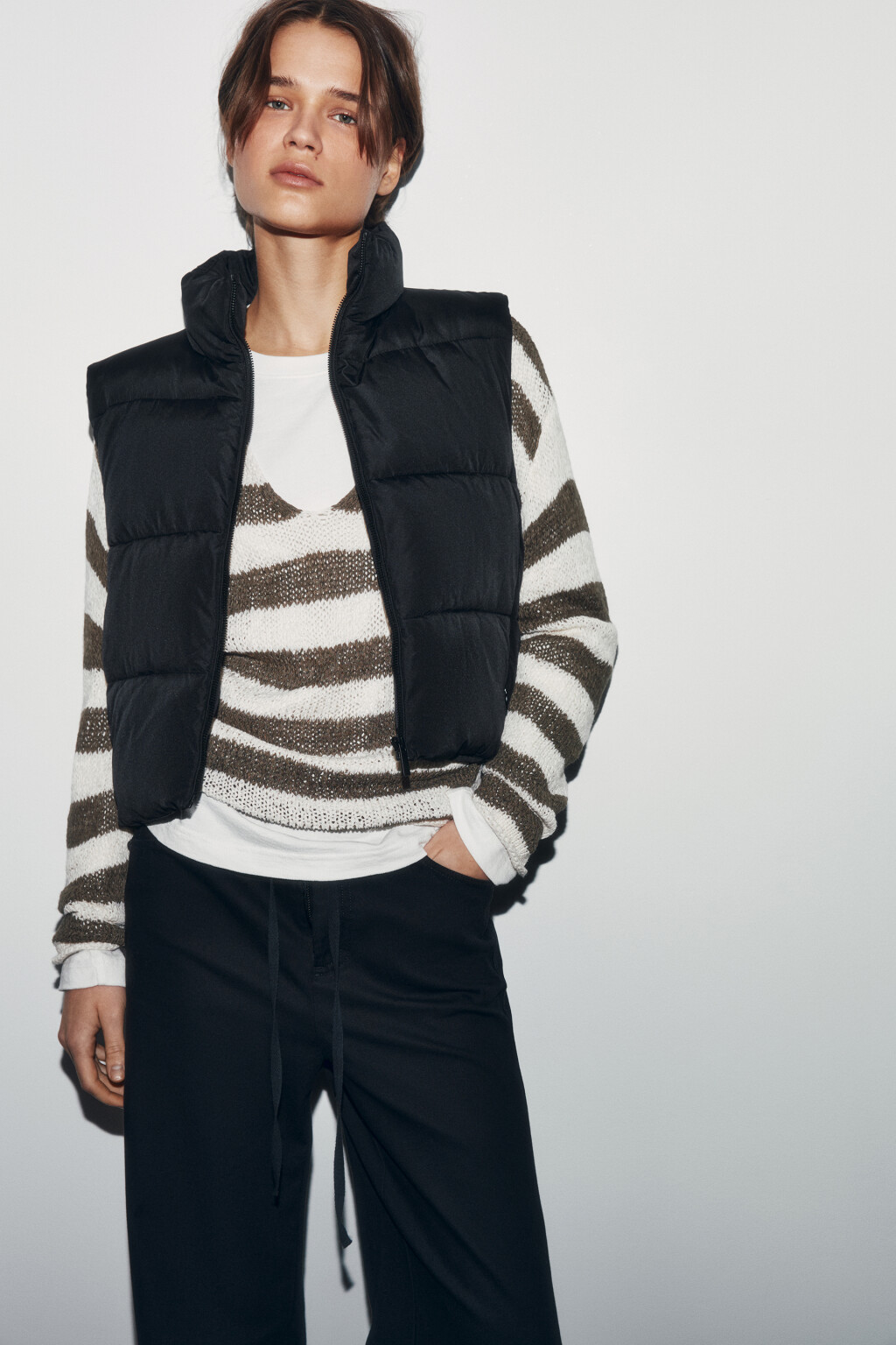 Жилет стеганый утепленный с воротником-стойкой - цвет черный - 2