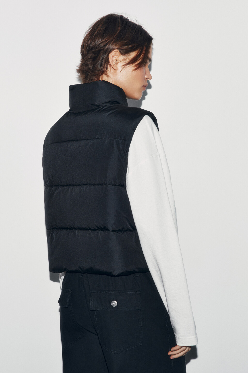 Жилет стеганый утепленный с воротником-стойкой - цвет черный - 4