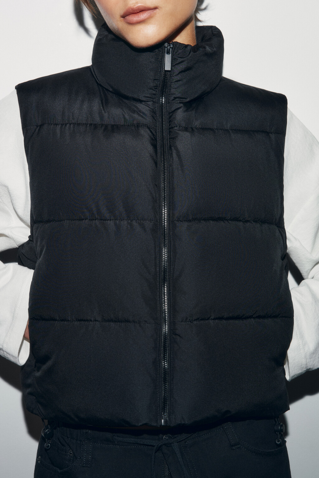 Жилет стеганый утепленный с воротником-стойкой - цвет черный - 6