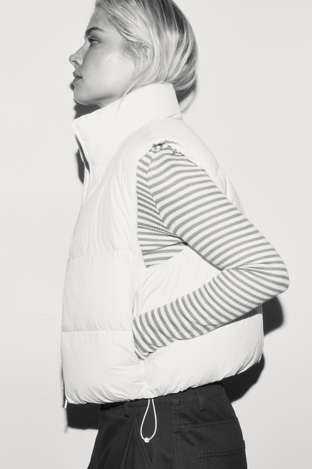 Жилет стеганый утепленный с воротником-стойкой - цвет молочный - 2