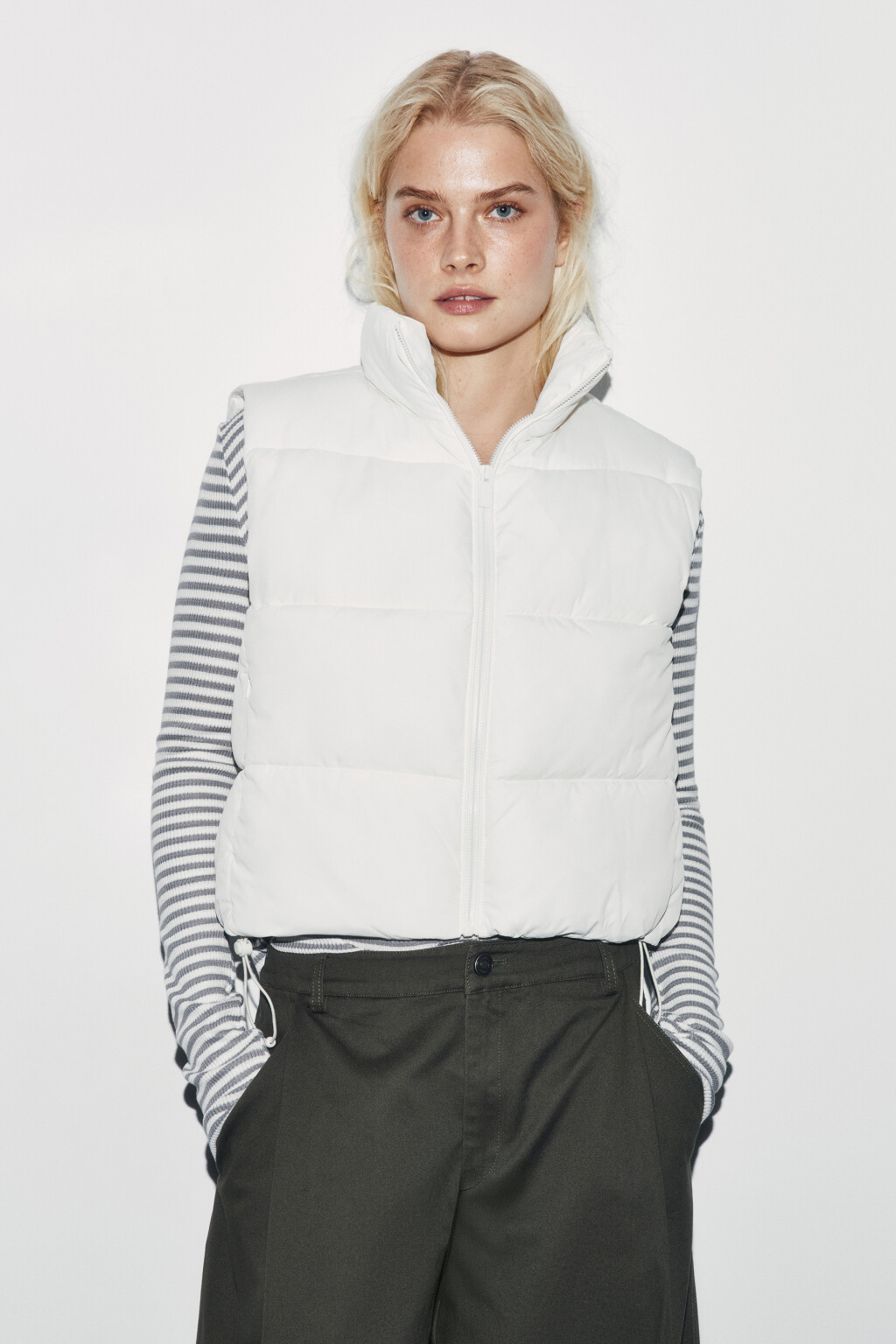 Жилет стеганый утепленный с воротником-стойкой - цвет молочный - 3