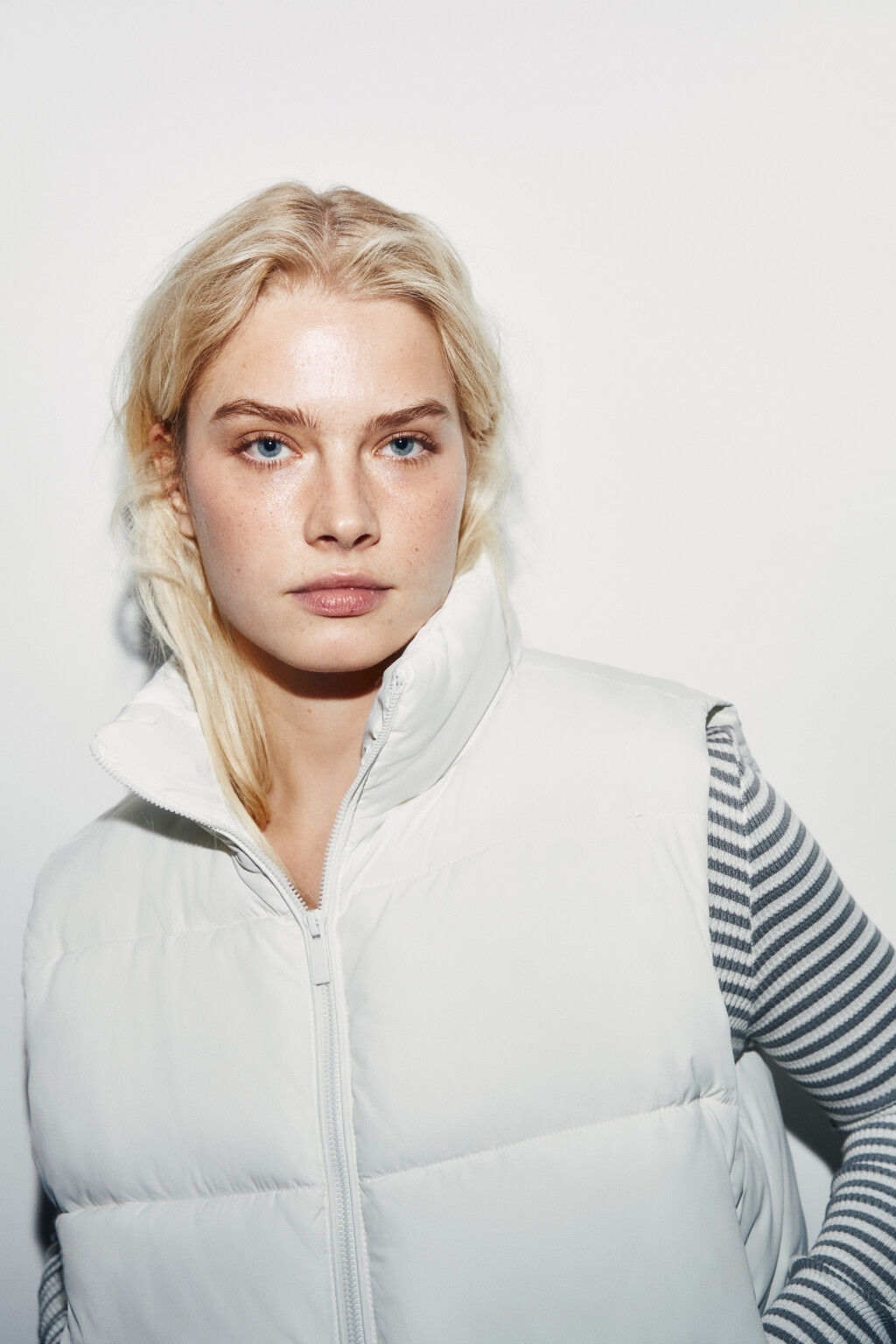 Жилет стеганый утепленный с воротником-стойкой - цвет молочный - 7