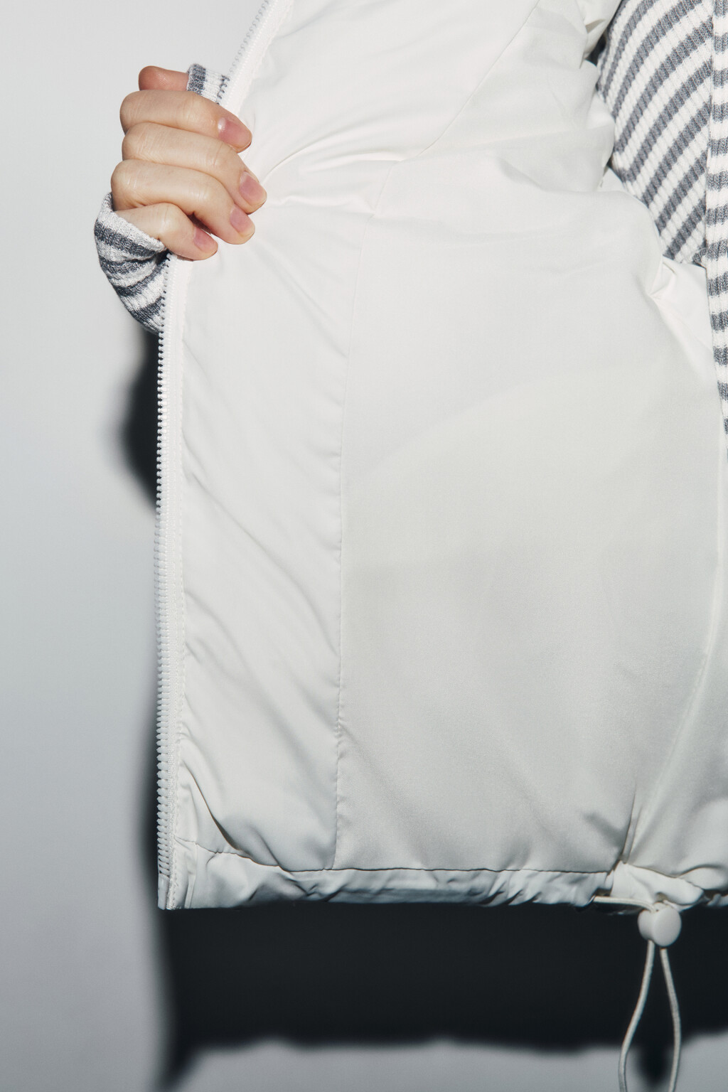 Жилет стеганый утепленный с воротником-стойкой - цвет молочный - 8
