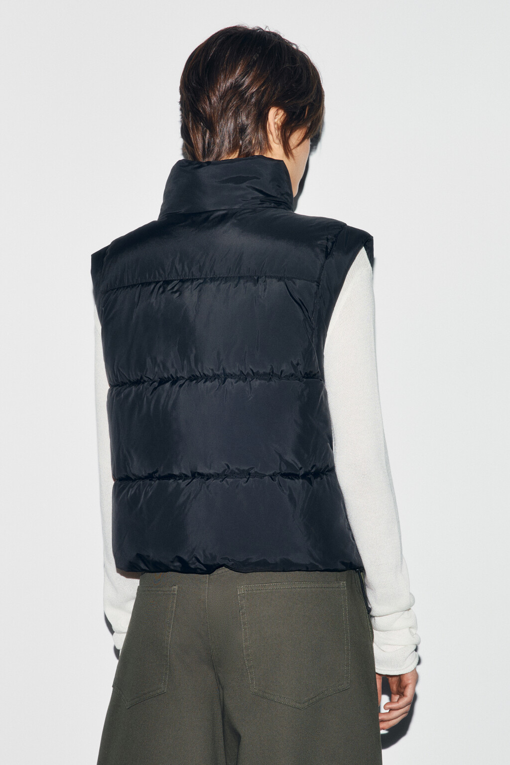 Жилет стеганый утепленный с воротником-стойкой - цвет черный - 3