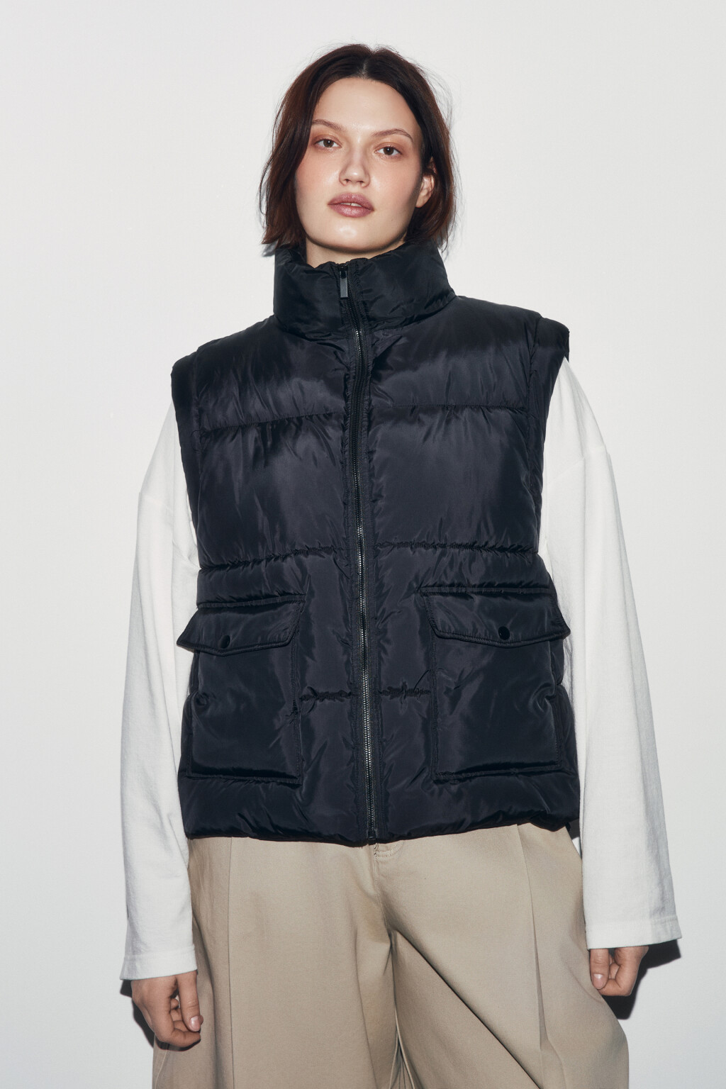 Жилет стеганый утепленный с воротником-стойкой - цвет черный - 2