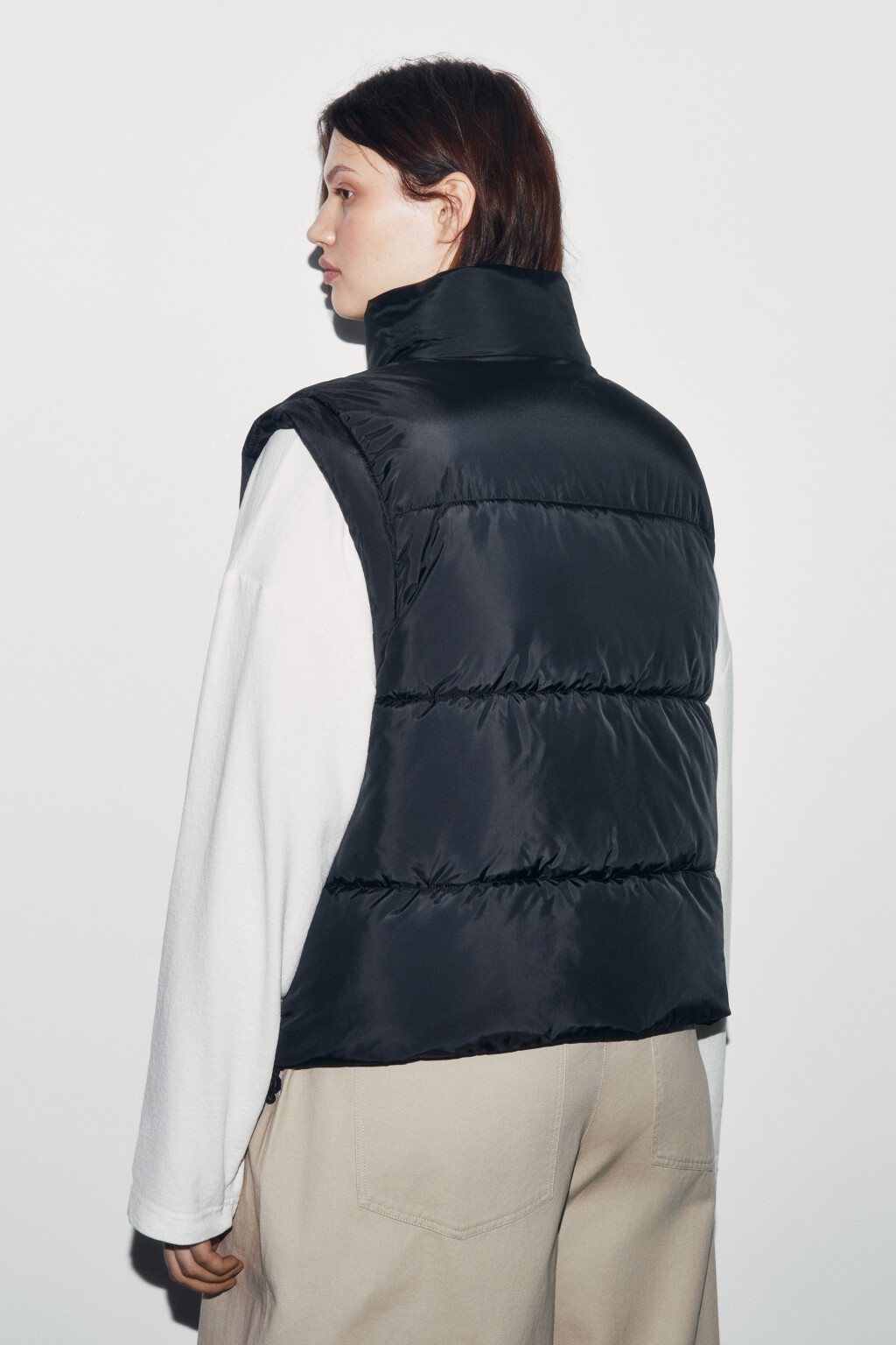Жилет стеганый утепленный с воротником-стойкой - цвет черный - 3