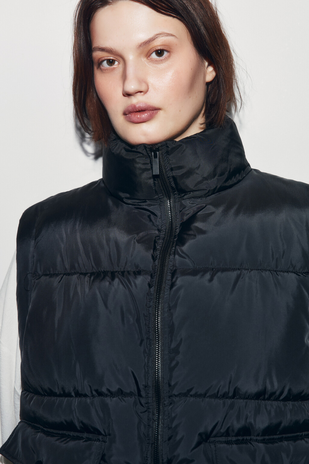 Жилет стеганый утепленный с воротником-стойкой - цвет черный - 5