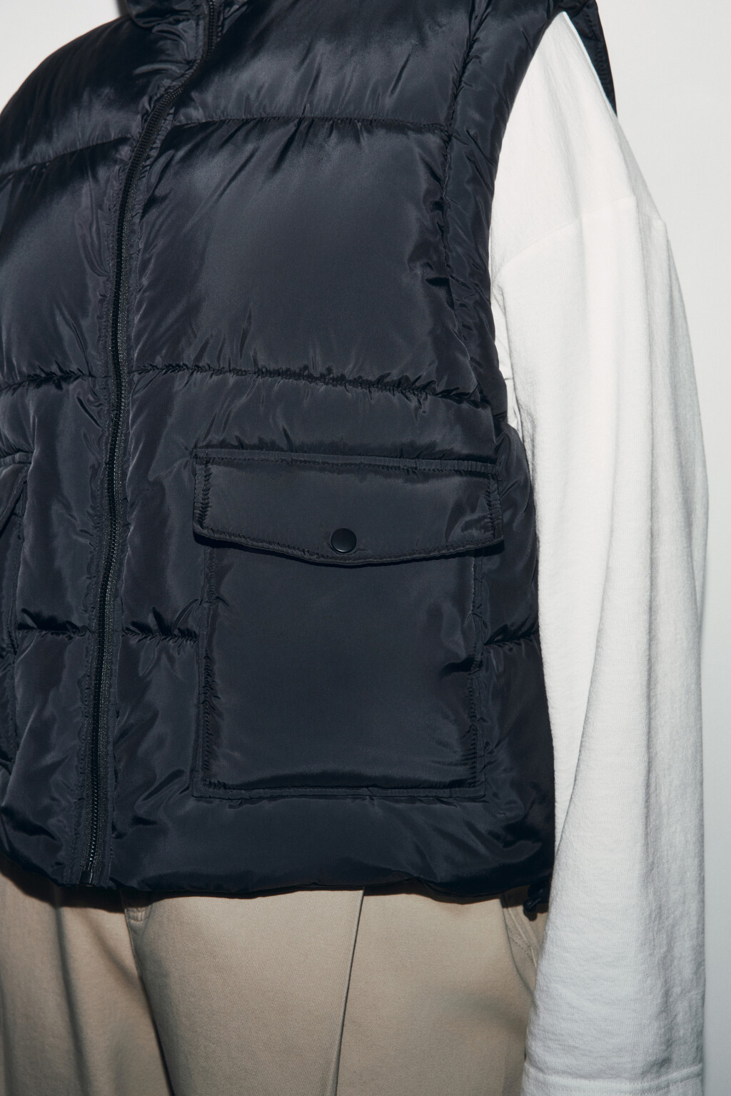 Жилет стеганый утепленный с воротником-стойкой - цвет черный - 6