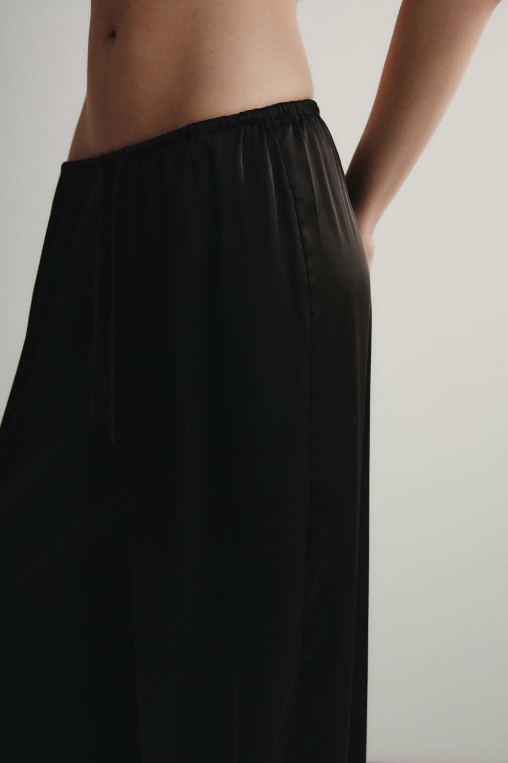 Брюки домашние атласные на завязках - цвет черный - 6