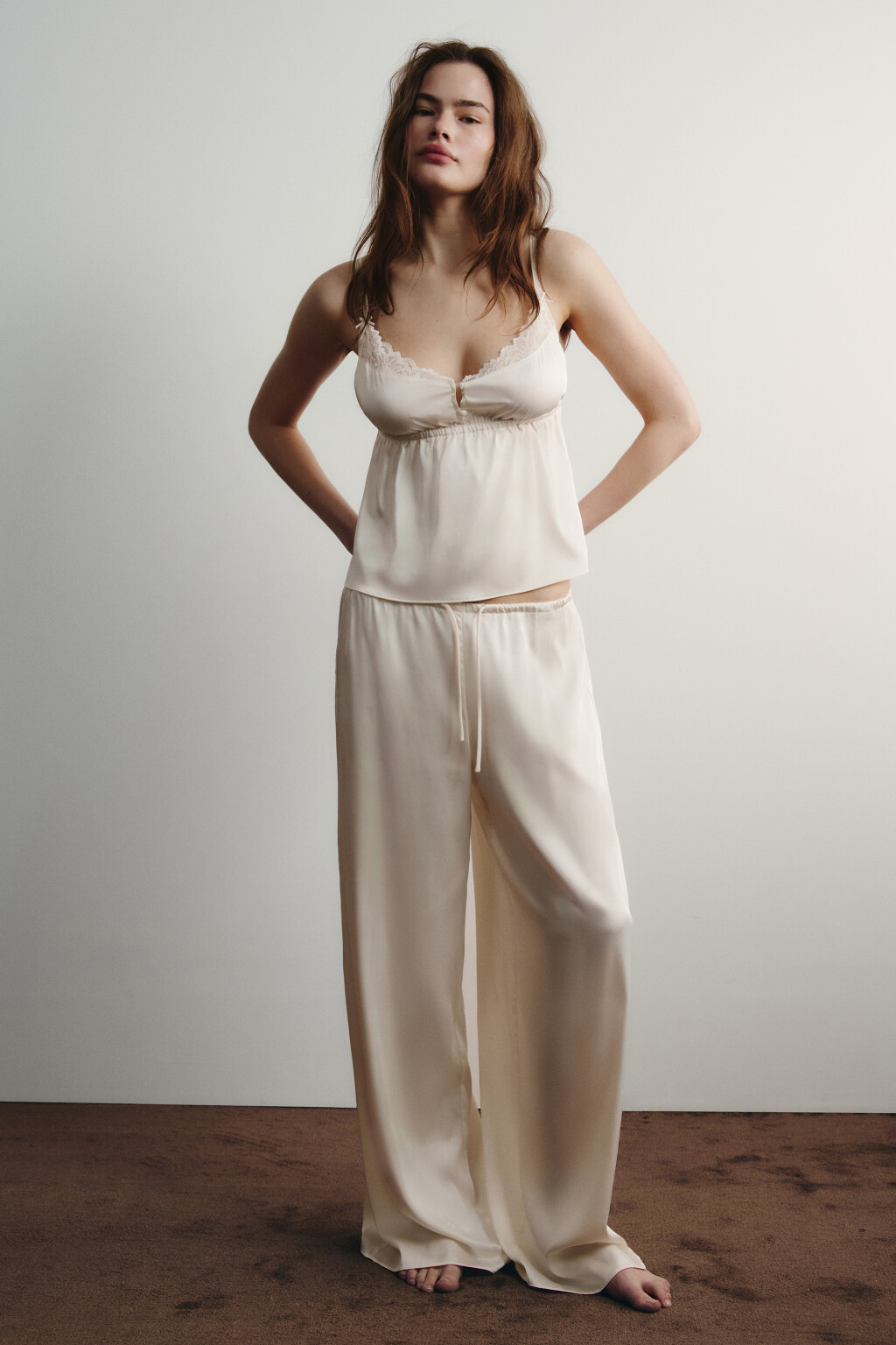 Майка домашняя атласная на тонких бретелях и пуговицах - цвет ванильный - 4