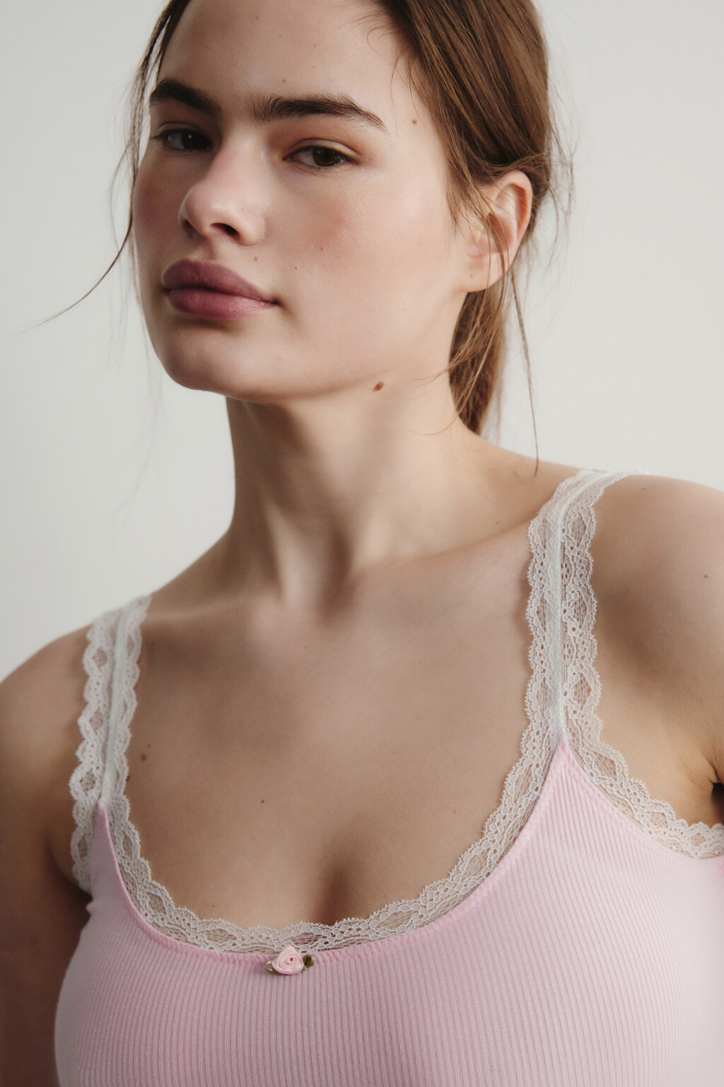 Майка домашняя вискозная приталенная с кружевом - цвет розовый - 6