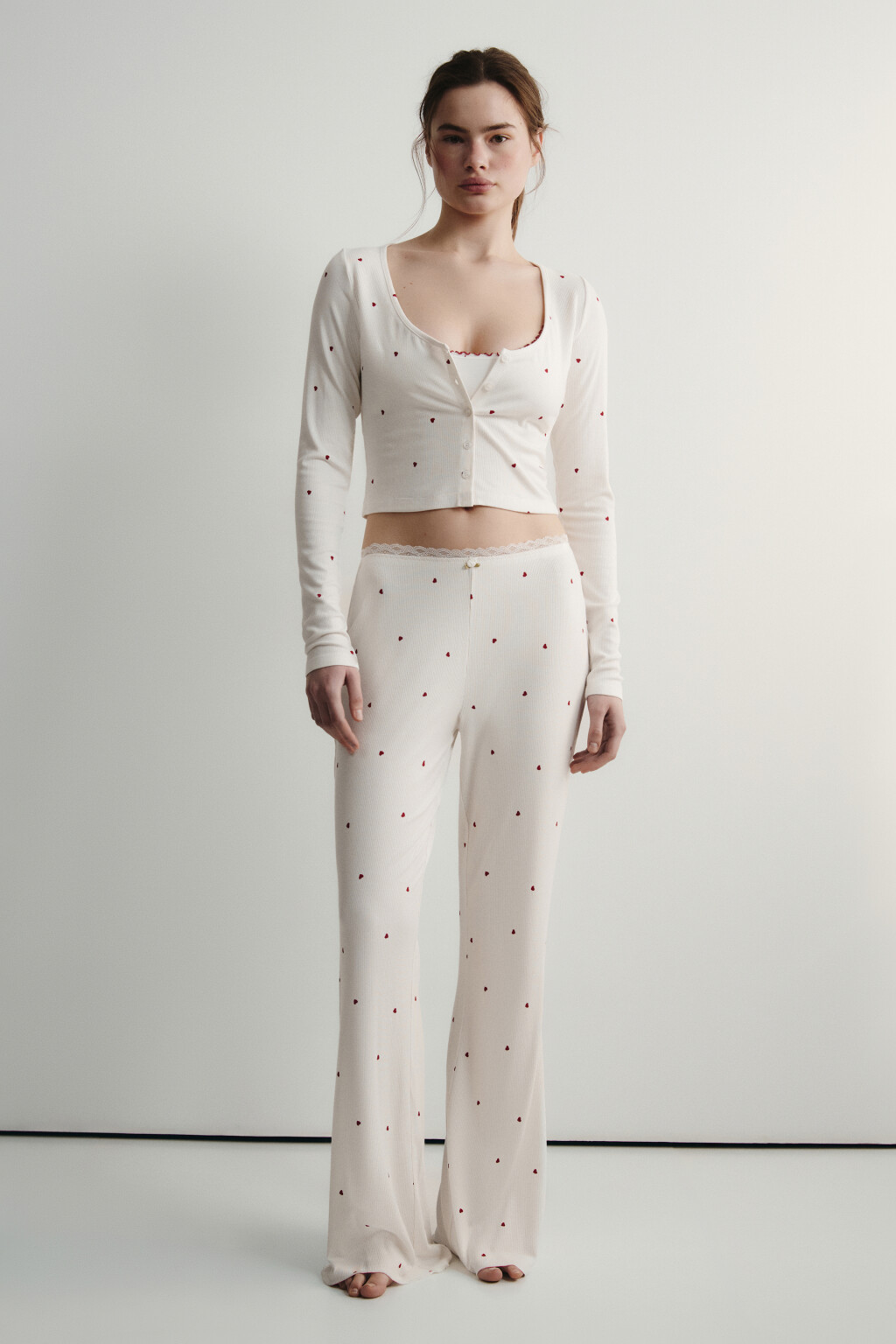 Лонгслив домашний вискозный на пуговицах - цвет красный - 4