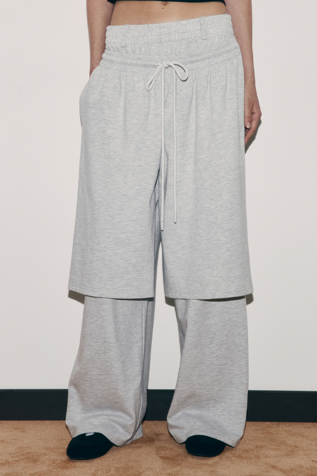 Брюки хлопковые на завязках с имитацией шорт - цвет серый - 3