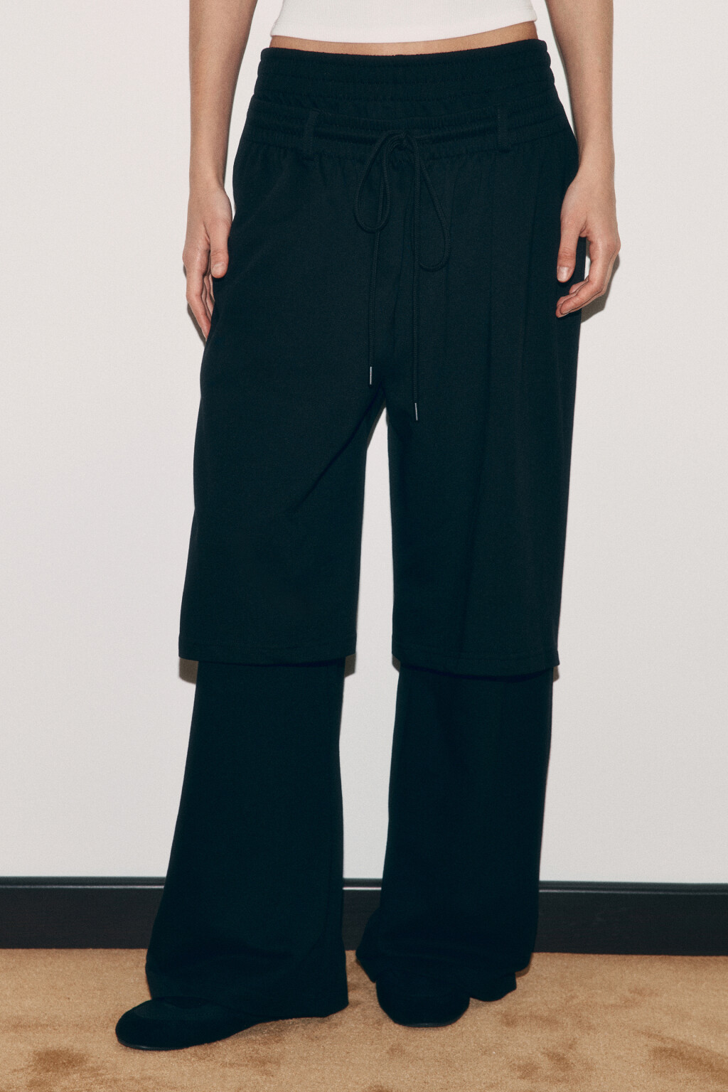 Брюки хлопковые на завязках с имитацией шорт - цвет черный - 2