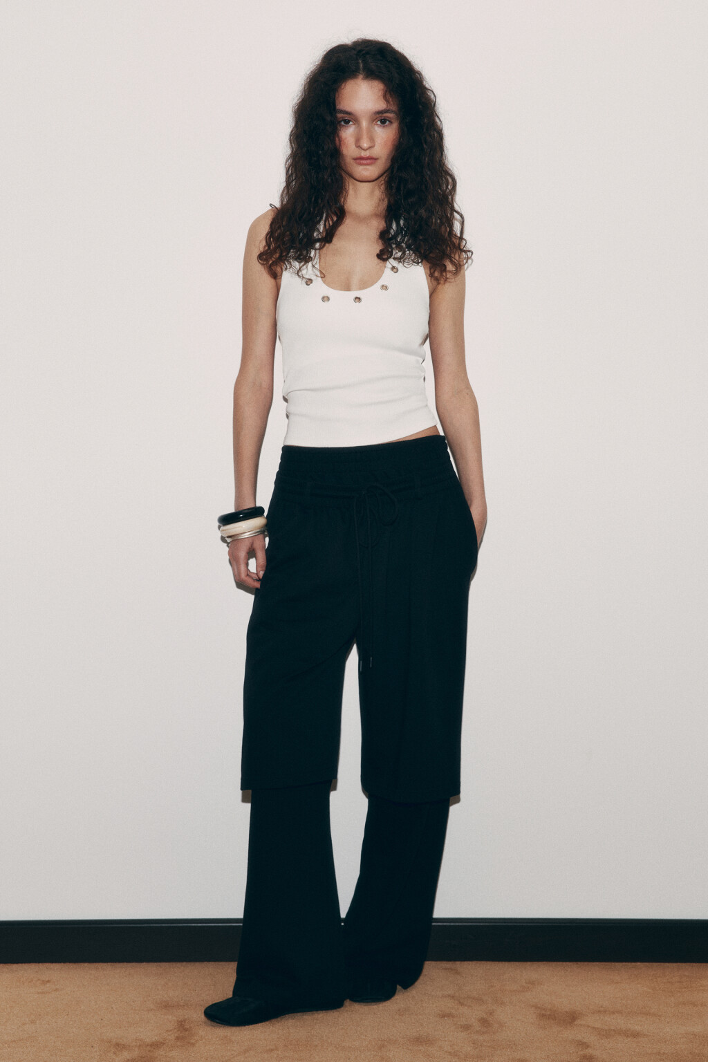 Брюки хлопковые на завязках с имитацией шорт - цвет черный - 4