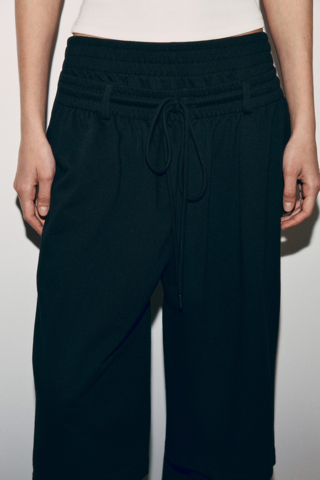 Брюки хлопковые на завязках с имитацией шорт - цвет черный - 5