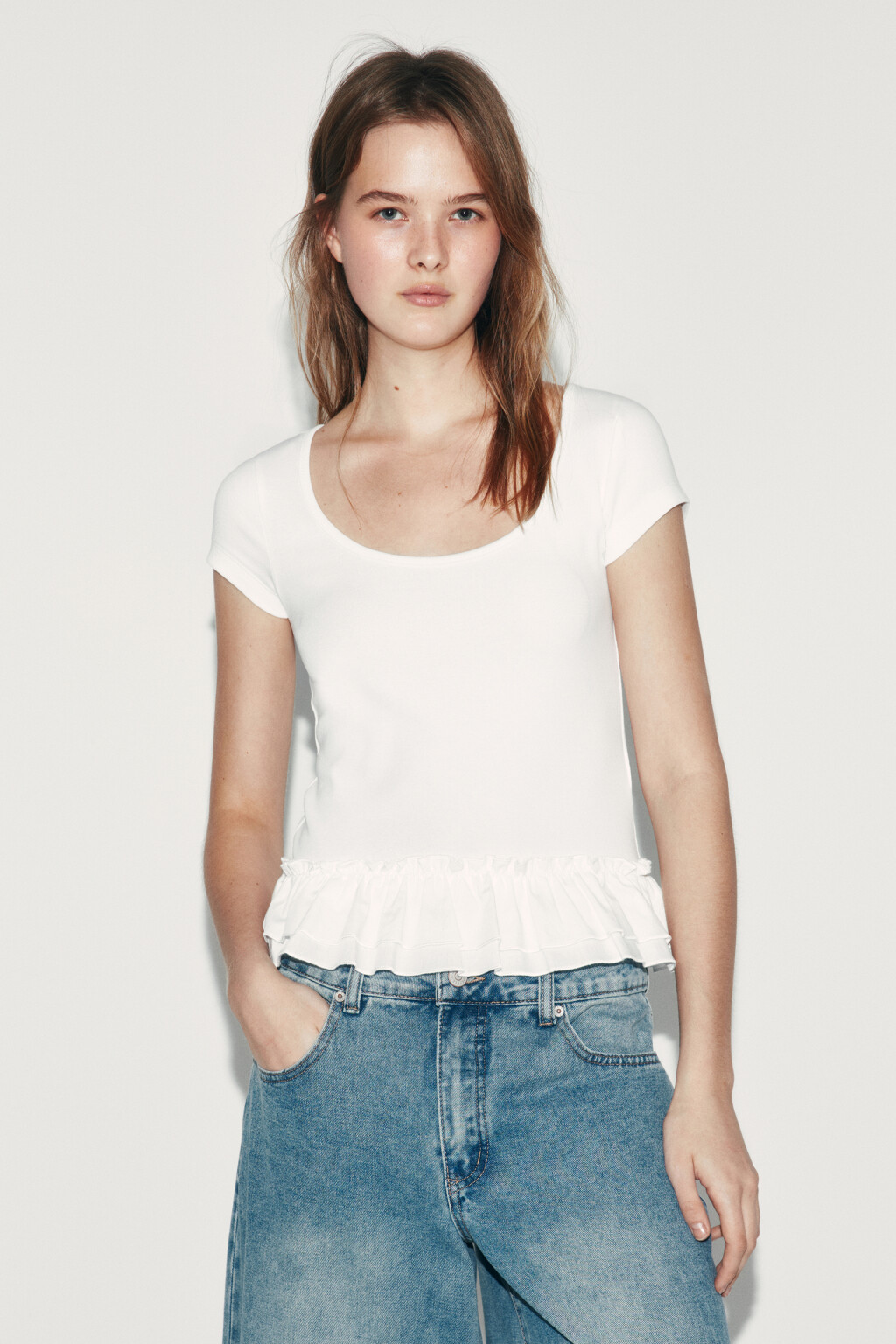 Футболка-топ полуприлегающая с двойной баской - цвет белый - 2