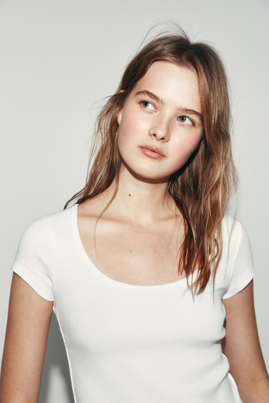 Футболка-топ полуприлегающая с двойной баской - цвет белый - 6