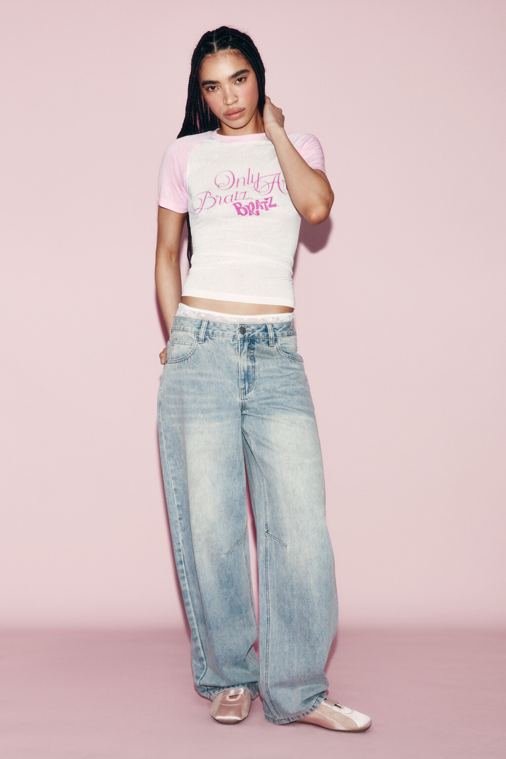 Футболка облегающая с контрастными рукавами и принтом - цвет белый - 5