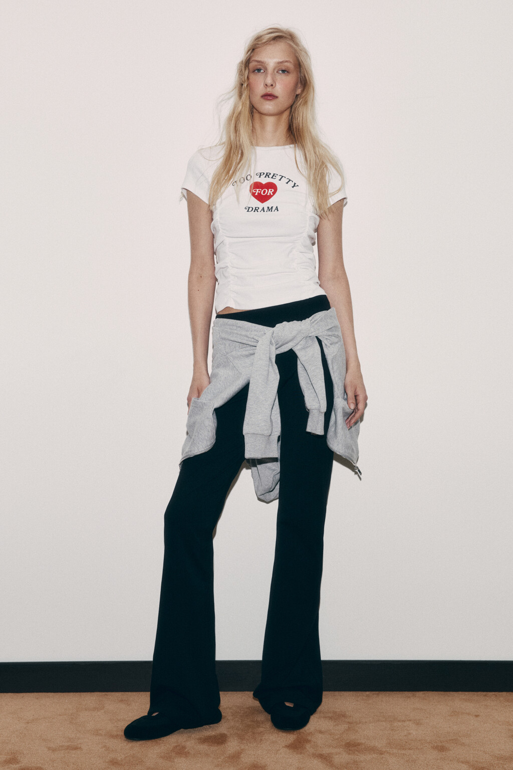 Футболка облегающая с драпировками и принтом - цвет белый - 5