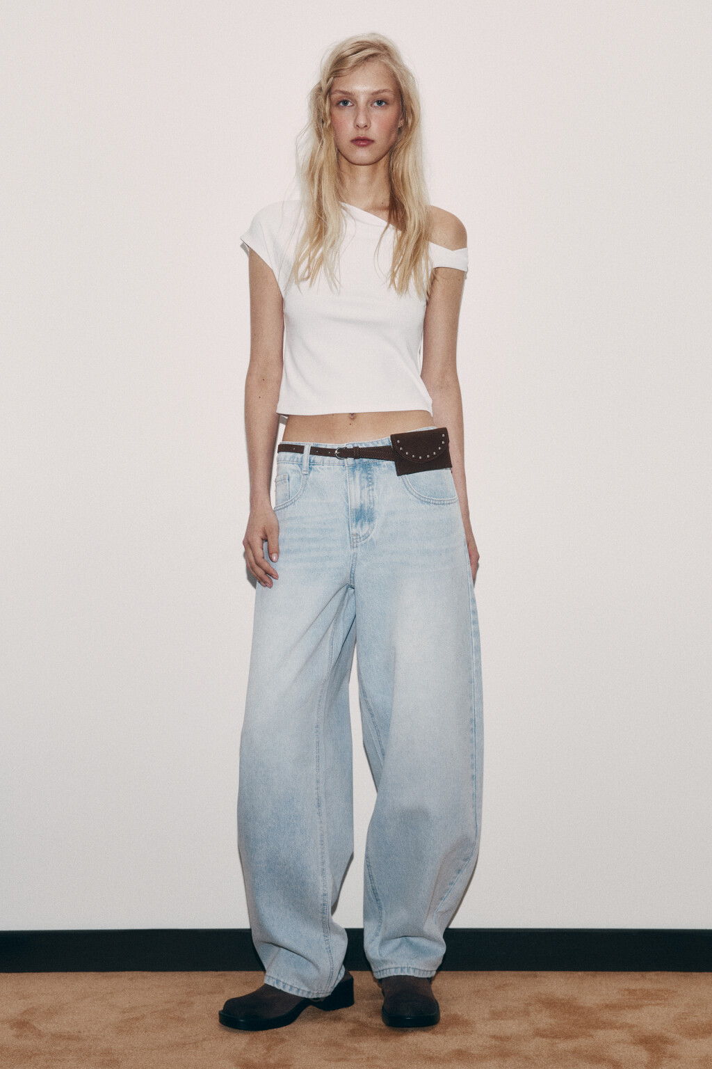 футболка-топ на одно плечо - цвет белый - 4