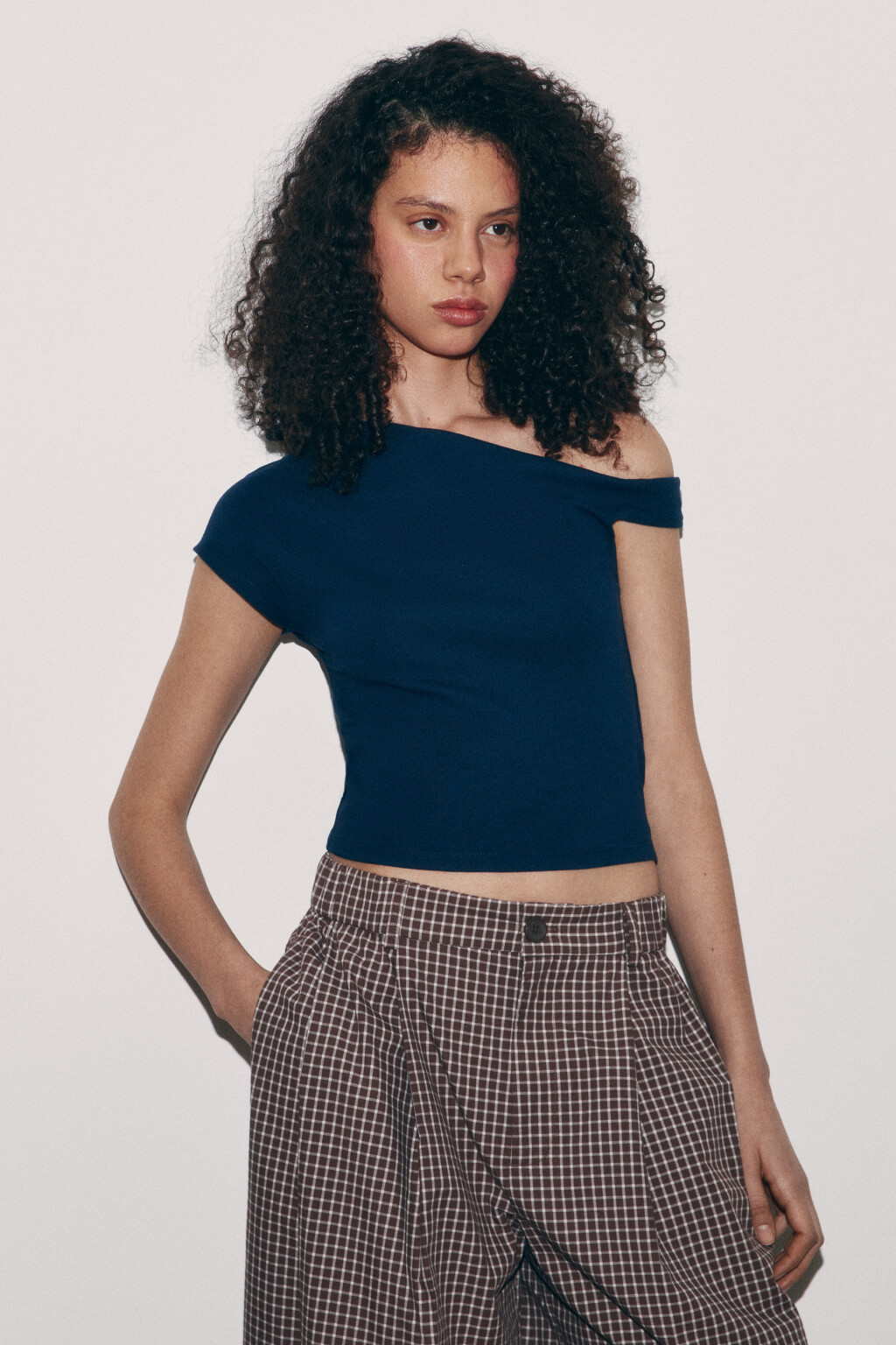 футболка-топ на одно плечо - цвет синий - 3