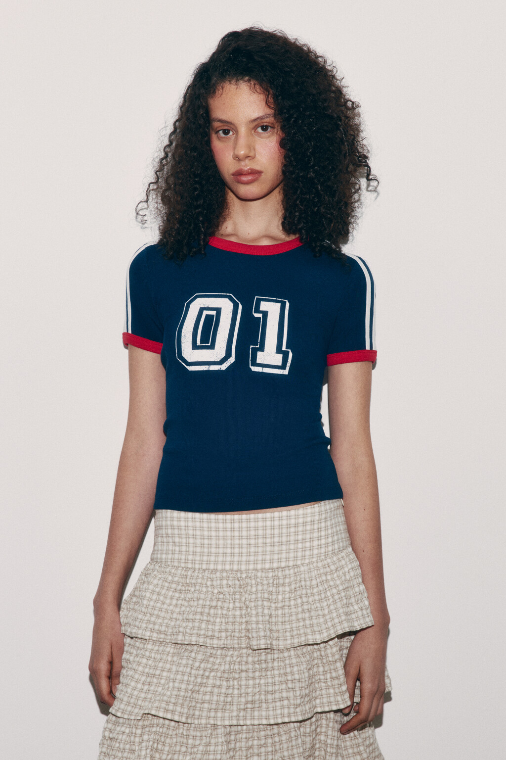 Футболка укороченная с принтом и лампасами - цвет синий - 2